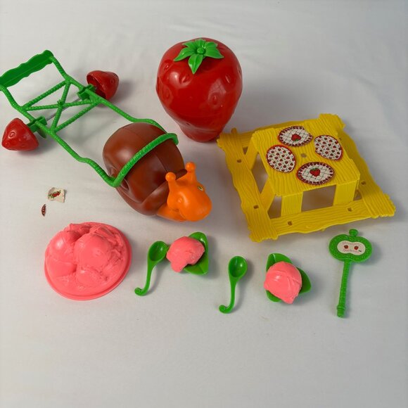 Strawberry Shortcake Snail Ice Cream Cart Picnic Table VTG 80's - Picture 1 of 10